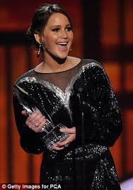 We Re Winners Delighted Jennifer Lawrence Nabs Six Gongs While Katy Perry Takes Home Four At People S Choice Awards Jennifer Lawrence Hunger Games Jennifer People S Choice Awards