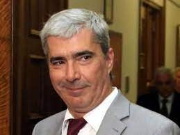 Τι συνέβη στον σίμο κεδίκογλου όλα συνέβησαν το απόγευμα της πέμπτης, όταν το αυτοκίνητο ήταν σταθμευμένο στην οδό ακάμαντος και ο σίμος κεδίκογλου γευμάτιζε σε εστιατόριο της περιοχής. O Ploysios Kai Polytalantos Boyleyths Ths Nd Simos Kedikogloy Lambanei Paratypa Epidoma Enoikioy Alfavita