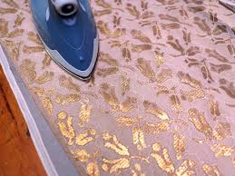 People often decoratively use placemats with tablecloths in matching or. Easy Method For Making A No Sew Table Runner And Placemats How Tos Diy