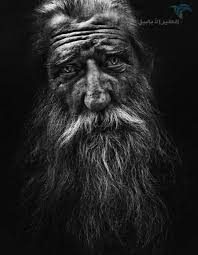 صور حزينة جدا اروع 120 صورة مؤلمة ستجعلك تبكي بدل الدموع دم الطير الأبابيل Old Faces Portrait Black And White Portraits