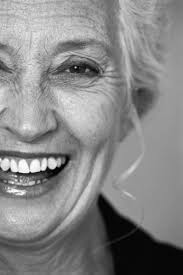 Black And White Photo Woman Smiling Women In Their Youth Are Charming Pretty Lovely Only With Age And Maturity Can A Woman Be Truly Beautiful And Interes Woman Smile Smile Face Beautiful Smile