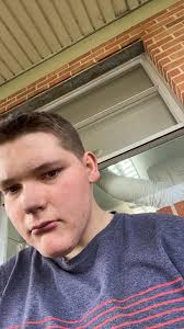 Heyo I'm Brittany I'm from Illinois 20 Single not looking Just need people  I can hangout with or talk too I smoke 🍃/🚬 I drink🥃