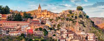 Il tradizionale torneo del formaggio maiorchino si svolge a novara di sicilia nel periodo del carnevale con i puff in agosto. Borgo Di Novara Di Sicilia Messina In Sicilia E Borghi