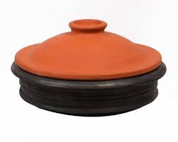 Somehow, fish curry cooked in the earthen pot brings. Ecocraft India Hand Made Earthen Kadai 2 Liter Black Clay Pots For Cooking And Serving With Lid Kadhai 26 Cm With Lid Price In India Buy Ecocraft India Hand Made Earthen