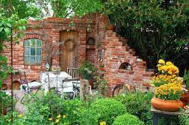 Alles was bei uns im garten gebaut wird, ist von meinem mann gemacht worden. Gartendeko Blog Ruinenmauern Steinmauer Garten Garten Gartenruine