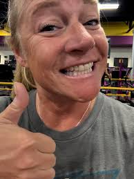 The child who just lost his front tooth could not____the apple. A.Bit  B.bait C.Bite D.Bitten Ca: C