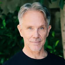 1975 new to LA from NY, ready to take Hollywood by storm. Please don't tell  her how long it's going to take. 😳😉❤️Or if you do, please tell her it's  all going