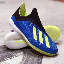 Unleash Speed On The Futsal Court Buy Now At Nzsoccershop Co Nz Built With Devastating Aerodynamics With X18 You Ll Fi Zapatos De Futbol Botines Futbol Zapatos