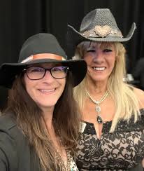 Vceda grants $10,000 to small businesses