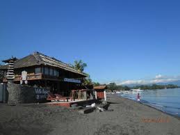 Krisna funtastic land and banjar hot springs are worth checking out if an activity is on the agenda, while those wishing to experience the area's natural beauty can explore lovina beach and tangguwisia bali beach. Villa Agung View Front Seaside Picture Of Villa Agung Beach Inn Lovina Beach Tripadvisor