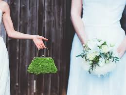 Jun 15, 2021 · proud and loud! Zwei Brautkleider Fur Eine Lesbische Hochzeit Authentische Inspiration