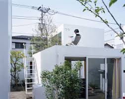 Japanese houses are built with all kinds of little tricks in mind to adapt to the local climate. The Japanese House Architektur Und Leben Seit 1945 Bis Heute Floornature