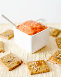 Poivronade Aux Tomates Sechees Et Piment D Espelette Crackers Maison Aux Graines Et A L Huile D Olive Poivronade Piment Espelette Tomates Sechees