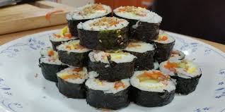 Lakukan hingga adonan habis.sajikan telur dadar gulung sosis dengan mayonaise dan saus cabai atau tomat. Cara Membuat Kimbap Nasi Gulung Rumput Laut Ala Korea Merdeka Com