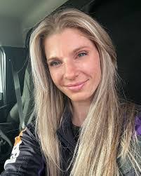 Shelby Briscoe's Instagram, Twitter & Facebook