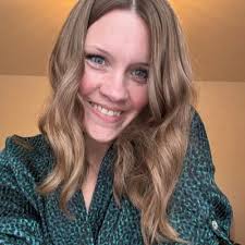 Joanne McQueen (@josie3327)