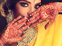 The ring finger is highlighted. Happy Eid Ul Fitr 2020 Eid Mubarak Mehendi Designs Easy Mehendi Designs You Can Try At Home During The Lockdown