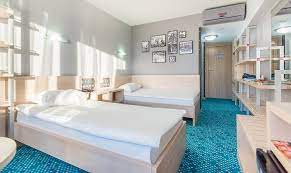 Внутри отеля yalta intourist на стенах размещены фотографии знаменитостей, которые были гостями этого. Otel Yalta Inturist Yalta Intourist V Krymu Ceny 2021 Otzyvy Na Alean