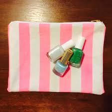 This Is What Love Looks Like Colorlove Theweekenderclutch Www Nestingintexas Etsy Com Colorful Fashion What Is Love Color