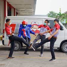 Seiring dengan peningkatan investasi asing, pertumbuhan ekonomi dalam negeri, dan perkembangan teknologi informasi, serta beragam inovasi produk yang dikembangkan, kinerja jne semakin tumbuh juga berkembang di. Jne Tuban Posts Facebook
