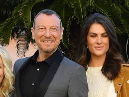 Create animated gifs from youtube, videos, or images and decorate with captions and stickers.share your gifs on facebook, twitter, instagram, and sms. Amadeus Sessista Con Francesca Novello A Sanremo Io Frainteso Corriere It