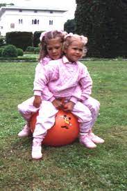 Seit dem umzug in die usa, spätestens aber seit dem beschluss von könig carl gustaf, 73, das königshaus zu verkleinern, steht die jüngste tochter des monarchen unter beschuss der schwedischen medien. Victoria Carl Philip Madeleine Die Kleinen Schweden Gala De