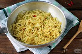 Da 10 anni aglio olio e peperoncino si occupa di cucina partenopea, conservando la tradizione dei piatti tipici della splendida città di napoli. Pasta Aglio Olio Peperoncino E Le Ricette Di Libellula