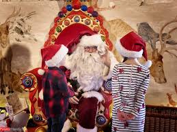 Le Case Di Babbo Natale Piu Belle In Italia Gli Eventi Natalizi Per Bambini E I Villaggi Del Natale In Lombardia Piemon Babbo Natale Natale Vacanze Di Natale