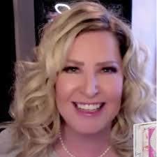 Tamara Kerr's Instagram, Twitter & Facebook