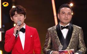 澳門頭條--跨年晚會眾多名場麵：許嵩考慮結婚，宋茜王鶴棣玩“接吻”…