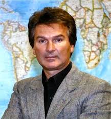 Шестикрылый серафим Путин вешает на грудь Пушкину звезду Героя  Социалистического труда".