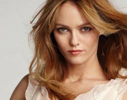 French pop Star Vanessa Paradis ninu rẹ odo ati bayi