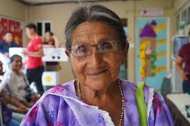 Entregamos lentes gratis para cuidar la salud visual de las y los adultos  mayores. 👓 Esta mañana, en representación de la Dra. Kristel Rodríguez  Flores, Presidenta del Sistema DIF Huejutla, la Directora