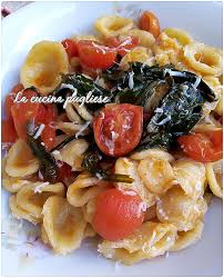 Le orecchiette al pomodoro e cacioricotta sono l'ideale per un pranzo leggero ma appetitoso! Orecchiette Con Rucola Pomodorini E Cacioricotta La Cucina Pugliese Cucina Tipica Pugliese E Non Solo