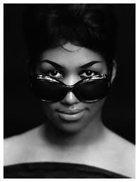 Genius è una serie televisiva antologica dramma storico statunitense, sviluppata da noah pink e kenneth biller, trasmessa dal 25 aprile 2017 su national geographic. Aretha Franklin R E S P E C T Aretha Franklin Soul Music Famous Faces