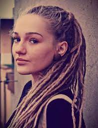 2.hold the section of hair in one hand and the comb in the other. 25 Cool Dreadlock Hairstyles For Women In 2020 Thin Dreads White Girl Dreads Dreadlock Hairstyles