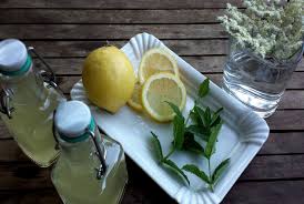 Holunderblutensirup Ohne Zucker Mit Stevia Gruneliebe Stevia Holunder Sirup