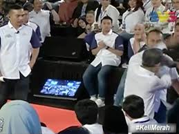 Belum sempat nak soal, yang banyak david teo potong datuk rosyam nor punya cakap. 5 Teori Konspirasi Kes Mat Over Tampar David Teo Mungkin Hanya Sandiwara