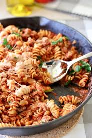 This Easy Italian Pasta Skillet Is Made With Ground Turkey And Fresh Ingredinets 30 Minutes From Stove Top To Skillet Pasta Rotini Pasta Recipes Easy Italian
