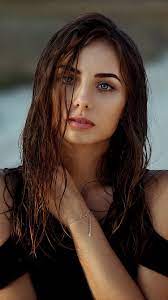 Natural brown hair and medium long hair will be a perfect choice for your everyday hairdo. Wet Brown Hair Girl Blue Eyes 750x1334 Iphone 8 7 6 6s Wallpaper Background Picture Image