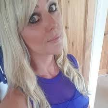 Leanne Richards's Instagram, Twitter & Facebook