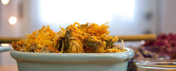 Eau De La Reine Calendule Le Vinaigre De Cidre Sante Naturelle Ayurveda
