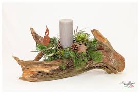 Adventsgesteck Mit Einer Kerze Auf Wurzel Weihnachten Deko Weihnachten Und Weihnachtsdekoration