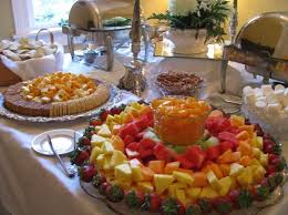 I Like The Goblet In The Middle Of The Fruit Tray Cheese Cracker Tray Cheese Table Display Cheese And Cracker Tray Food Display Food Displays