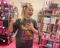 She is well known for her 2017 debut single boomerang, d.r.e.a.m in 2018, and various singles in 2019. Jojo Siwa Instagram Live Stream 6 December 2019 Ig Live S Tv