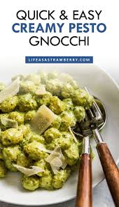 20 Minute Creamy Pesto Gnocchi Life As A Strawberry Recipe In 2020 Gnocchi Recipes Easy Vegetarian Recipes Easy Recipes