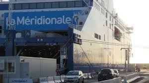 Quinze Marins Sur Le Bahut Du Mort Des Navires Branches A L Electrique Pour Lutter Co Navire Bateau Voilier Vieux Greement