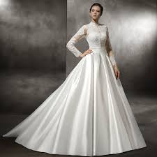 Royale hochzeiten sind für millionen zuschauer wahr gewordene märchen. Duchesse Royale Brautkleid Stehkragen Langarm Satin Mit Spitze Armel Knopfen