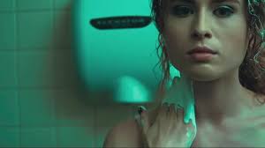 Slip” de Elliot Moss: anatomía de un derrumbe en cámara lenta