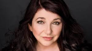 Kate Bush bestormt hitlijsten dankzij ideale mix van Netflix en TikTok